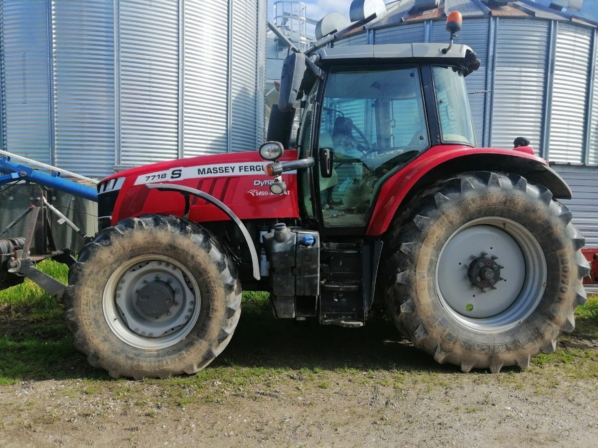 E-FARM: Massey Ferguson 7718S Efficient - Tractor - id 3HKLH75 - 75.000 EUR - Anul: 2018 - Citeste ore: 4.100,Muterea motorului: 180,Franța