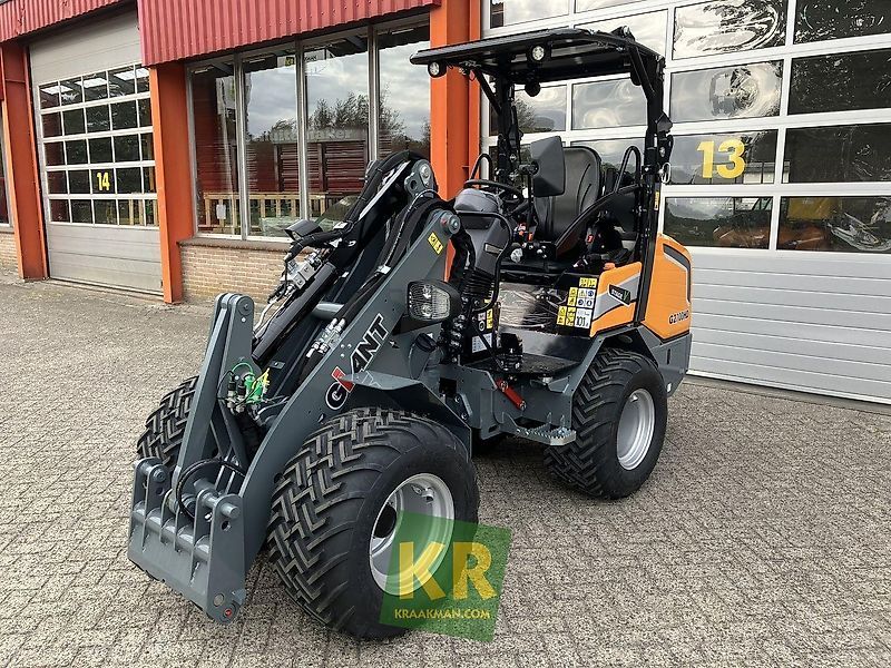 E-FARM: Giant g2700 hd #697414 - Csúszókerekes rakodógép - id L9XBMNA - Gyártási év: 2025 - Hollandia