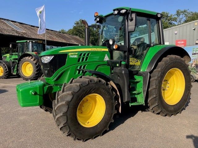 E-FARM: John Deere 6140 M - Traktor - id RPJSA1I - 88 982 € - Rok produkcji: 2022 - Motogodziny: 1697,Moc silnika: 140,Zjednoczone Królestwo