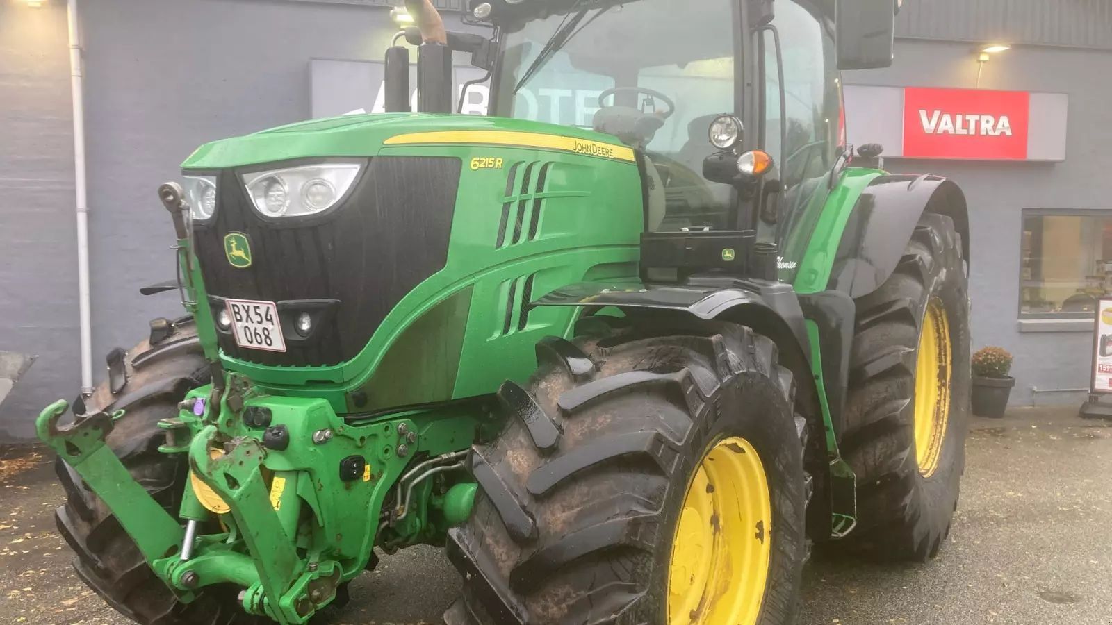 John Deere 6215 R Trattore 85.425 €