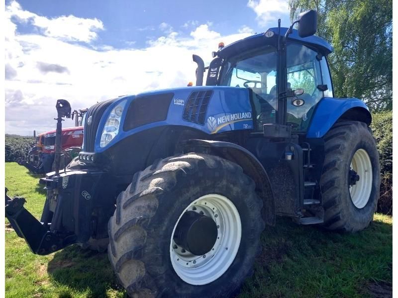E-FARM: New Holland T8.330 - Tracteur - id IYS71LN - 49 500 € - Année: 2011 - Lecture du nombre d'heure: 8 565,France