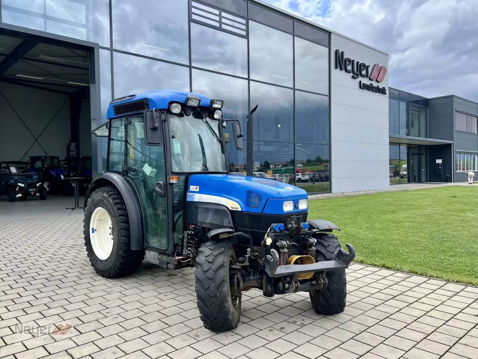 E-FARM: New Holland TN 95 NA - Tractor - id H7UTZYM - 24.000 € - Año: 2006 - Horas: 5350,Potencia del motor: 92,Alemania