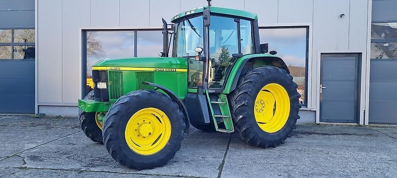 E-FARM: John Deere 6610 - Traktor - id RMPVLHV - Rok produkcji: 2002 - Motogodziny: 8250,Moc silnika: 115,Belgia