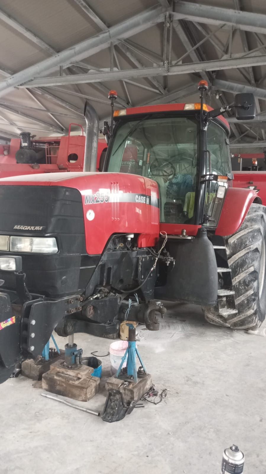 E-FARM: Case IH MX 255 - Tractor - id UM7NRVI - 59.000 € - Año: 2005 - Horas: 8810,Potencia del motor: 290,Italia