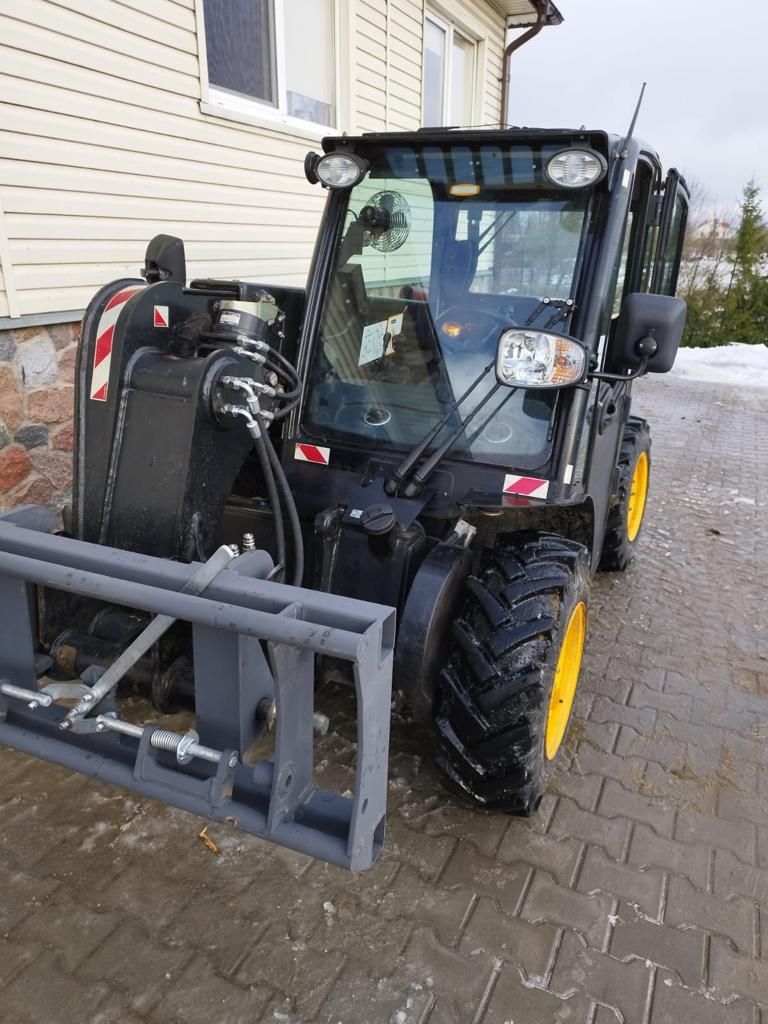 E-FARM: JCB JCB 515-40 TH - Ładowacz teleskopowy - id E2YMKZF - 40 300 € - Rok produkcji: 2013 - Motogodziny: 400,Moc silnika: 50,Litwa