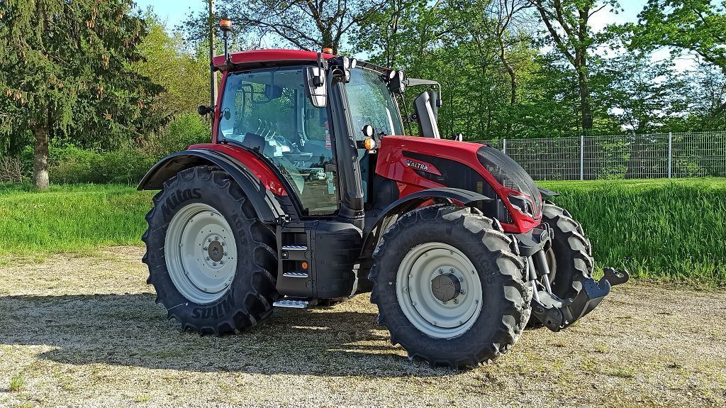 E-FARM: Valtra N135 - Tractor - id PYLNFZS - €108,000 - Year of construction: 2023 - Engine hours: 20,Engine power (HP): 135,France