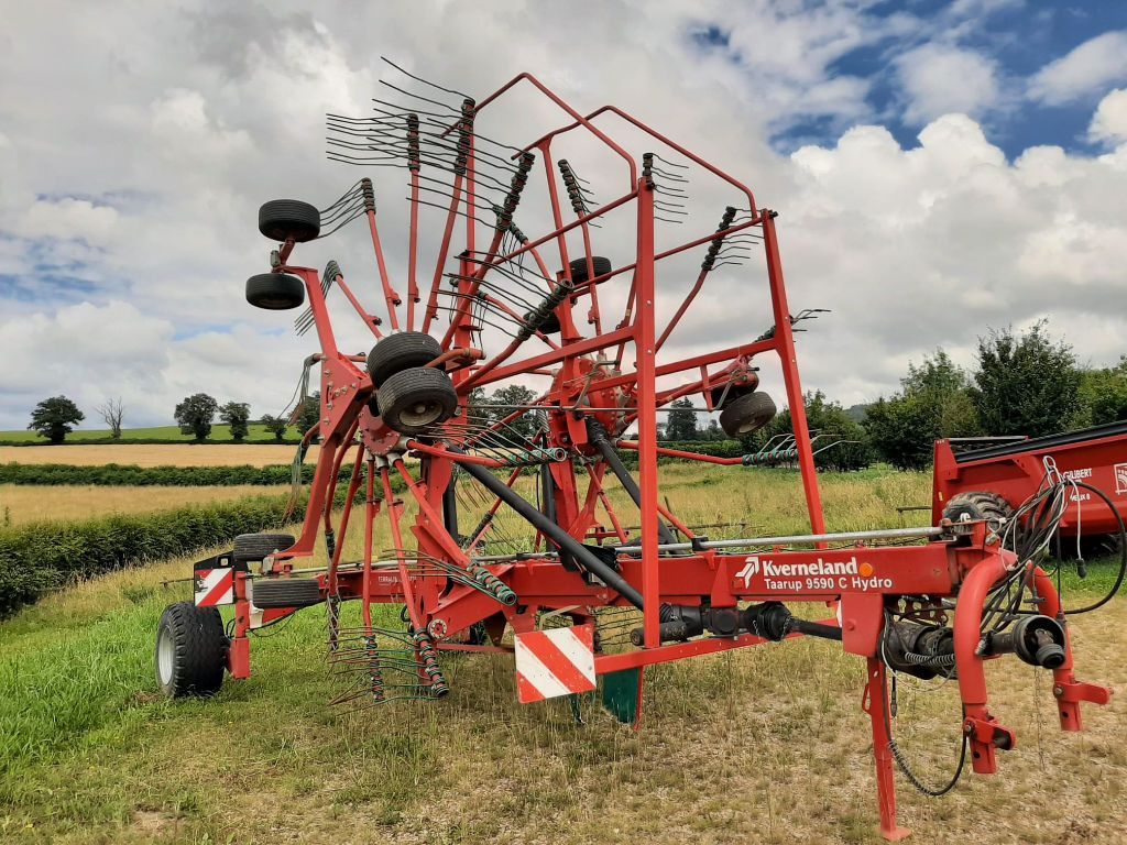 Kverneland 9590 c hydro Tedder €12,000