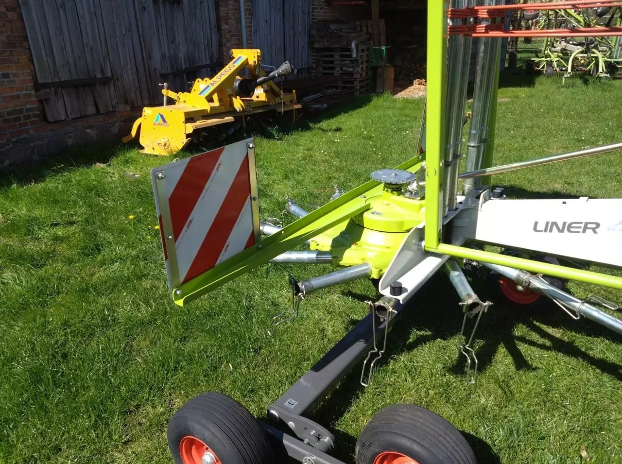 Claas Liner 450 Rake €7,450
