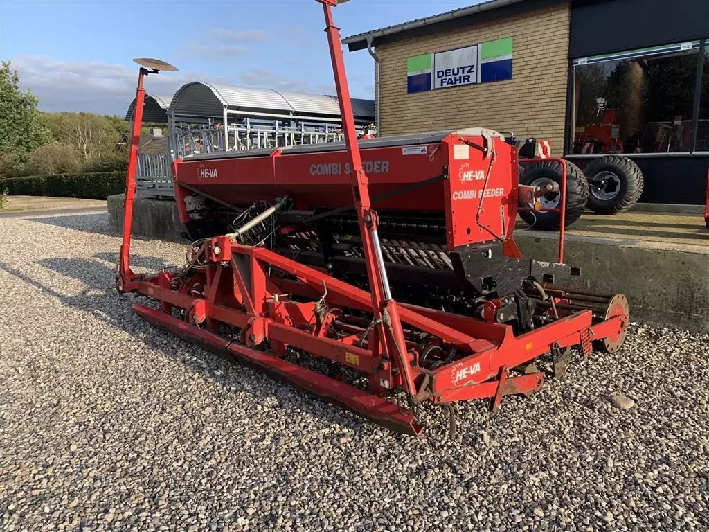 E-FARM: HE-VA combi seeder, 4m gårdmaskine - Drillkombination - id TPIAS4J - 7.910 € - Baujahr: 2008 - Dänemark