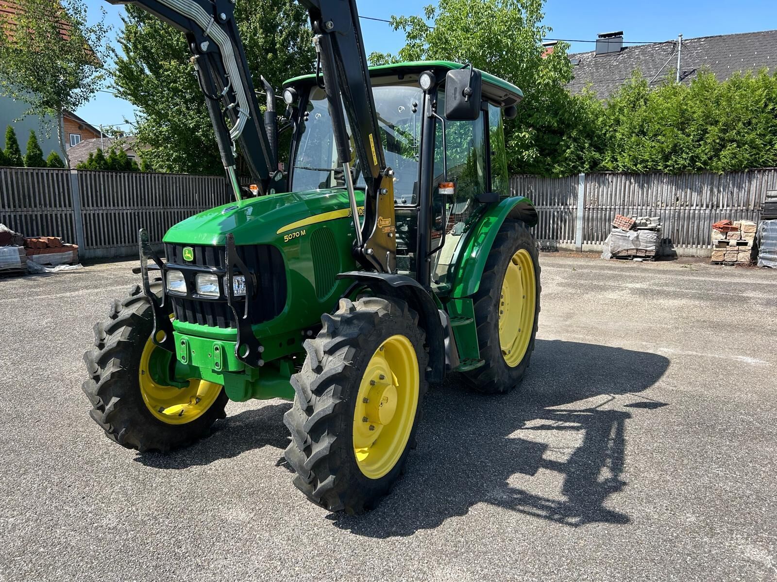 E-FARM: John Deere 5070 M - Tracteur - id MLRWID2 - 33 250 € - Année: 2013 - Lecture du nombre d'heure: 1 966,Puissance du moteur (chevaux): 70,Autriche