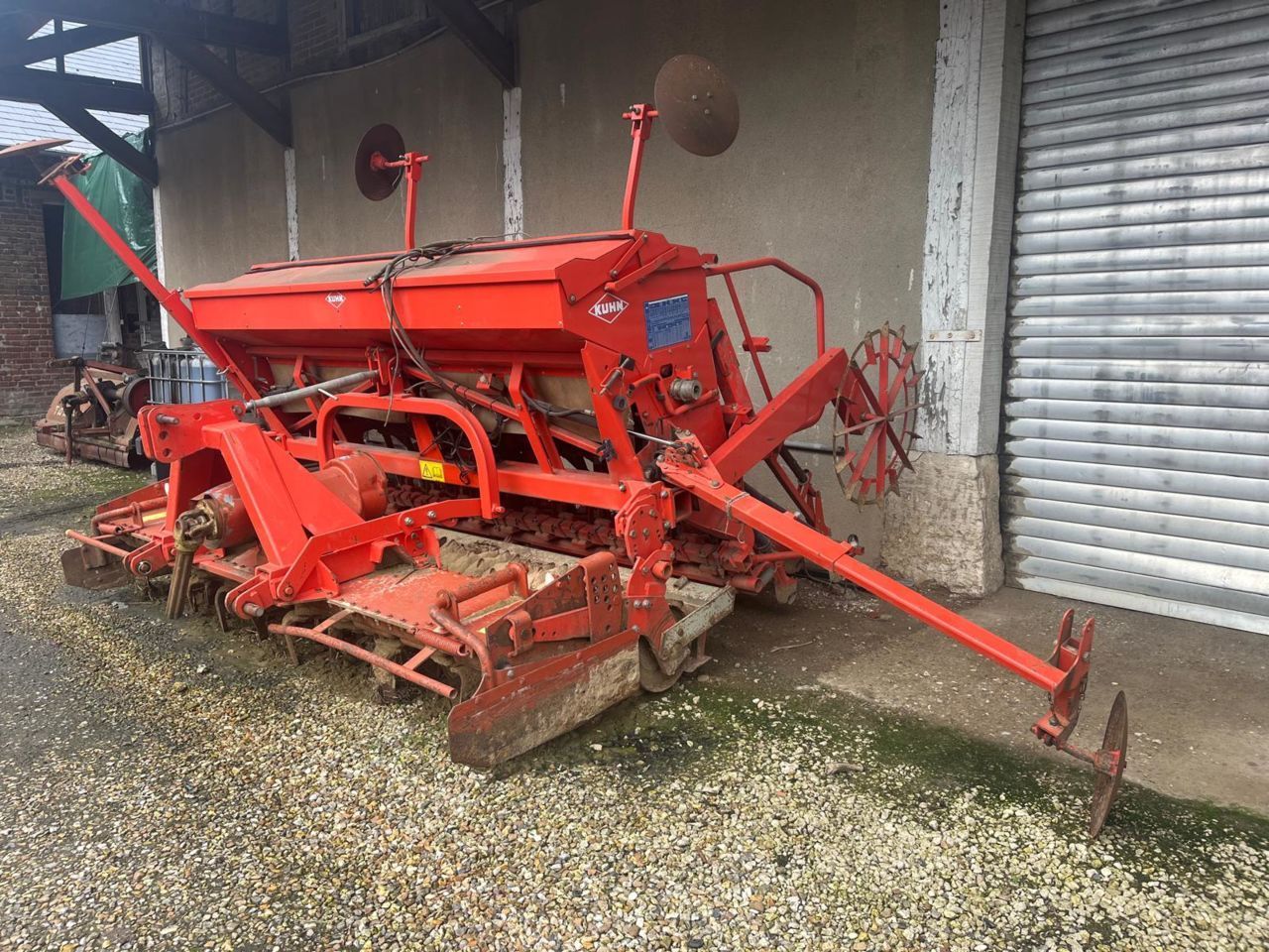 E-FARM: Kuhn Intégra G2 - Semoir - id QJDRLHS - 6 500 € - Année: 2007 - France