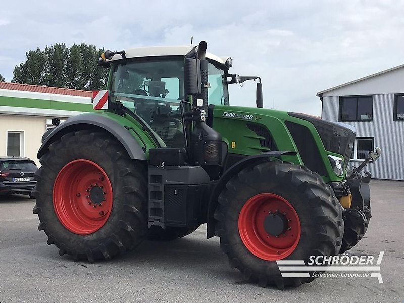 Fendt 828 Vario Profi Plus Tractor €79,885