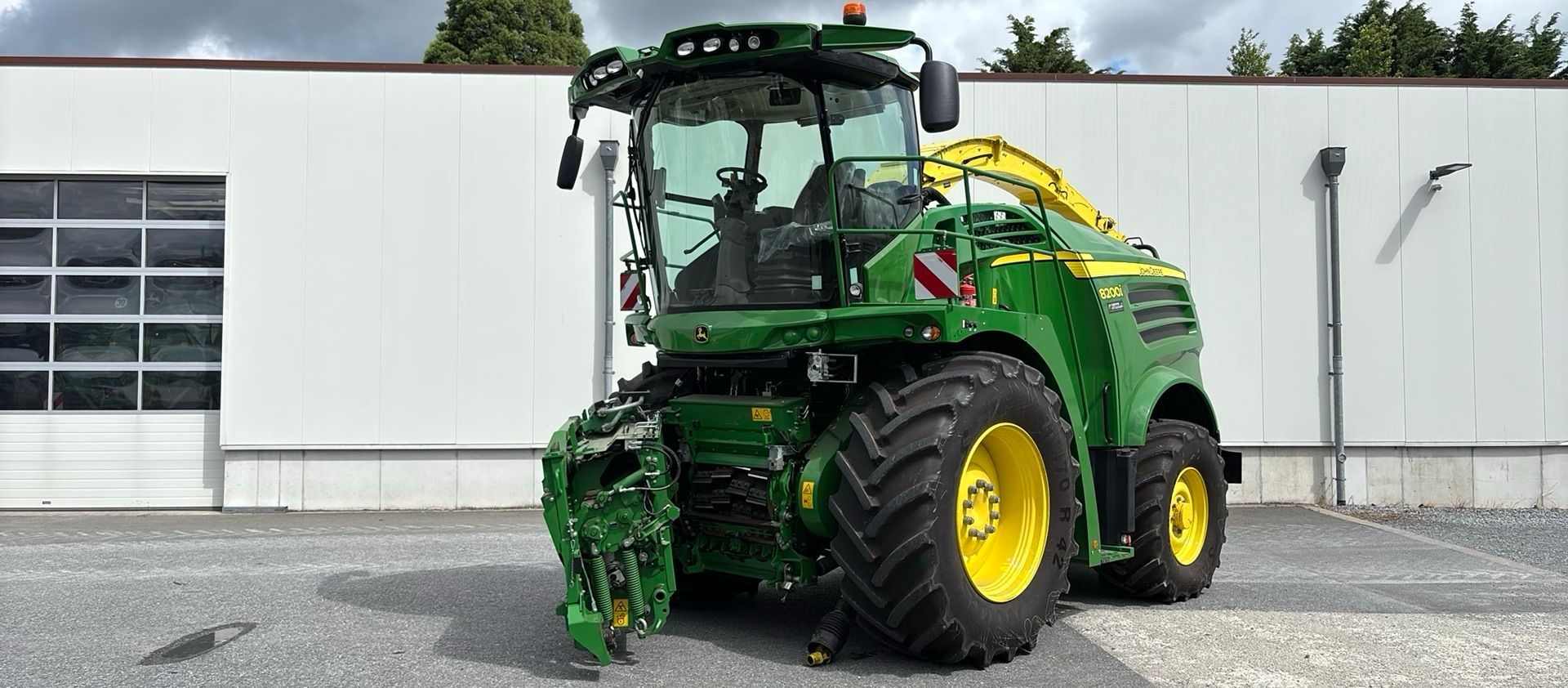 John Deere 8200 Self propelled forage harvester €159,000