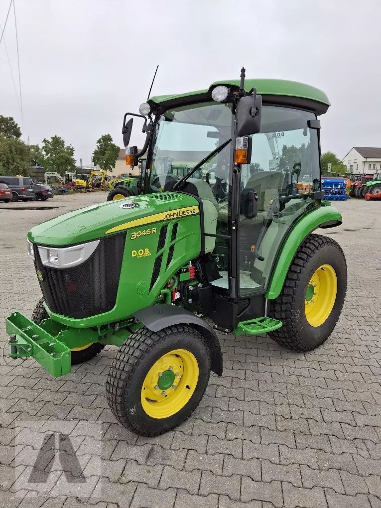 E-FARM: John Deere 3046 R - Traktor - id 4FCR2D6 - 47.350 € - Baujahr: 2023 - Abgelesene Motorstunden: 11,Motorleistung (PS): 45,Deutschland