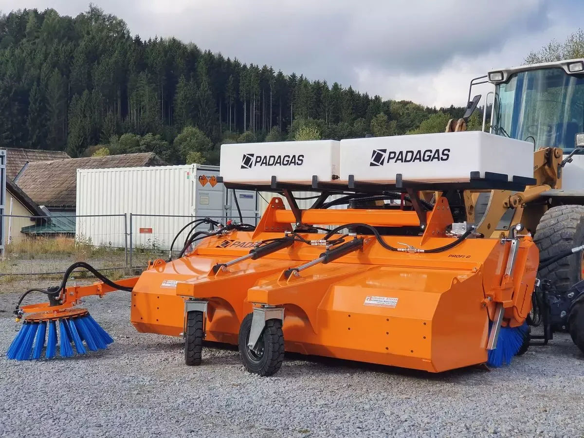 E-FARM: padagas profi g kehrmaschine radlader traktor bema adler - Municipal equipment - id 3RNTZBM - €13,990 - Austria