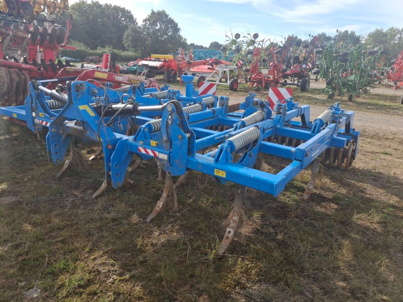 E-FARM: zagroda culti 3 400s - Kultivátor - id YYKHUR3 - 11 200 € - Rok výroby: 2020 - Francie