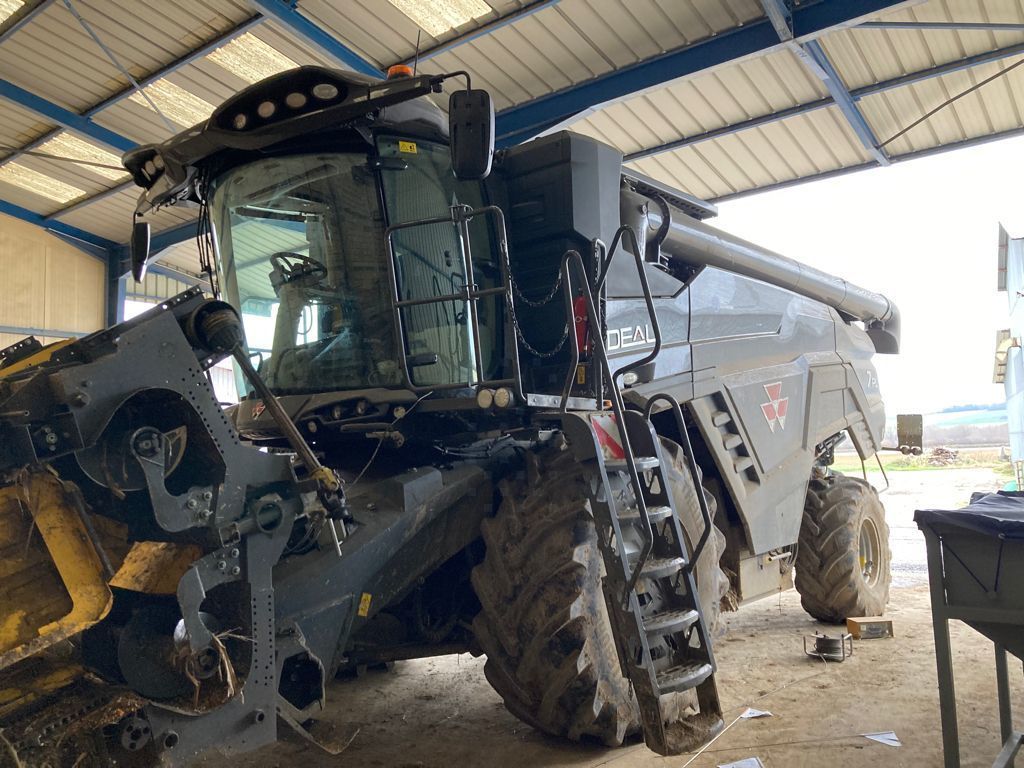 E-FARM: Massey Ferguson Ideal 7 PL - Moissoneuse-batteuse - id HQPRQ2D - 270 000 € - Année: 2021 - Lecture du nombre d'heure: 750,France