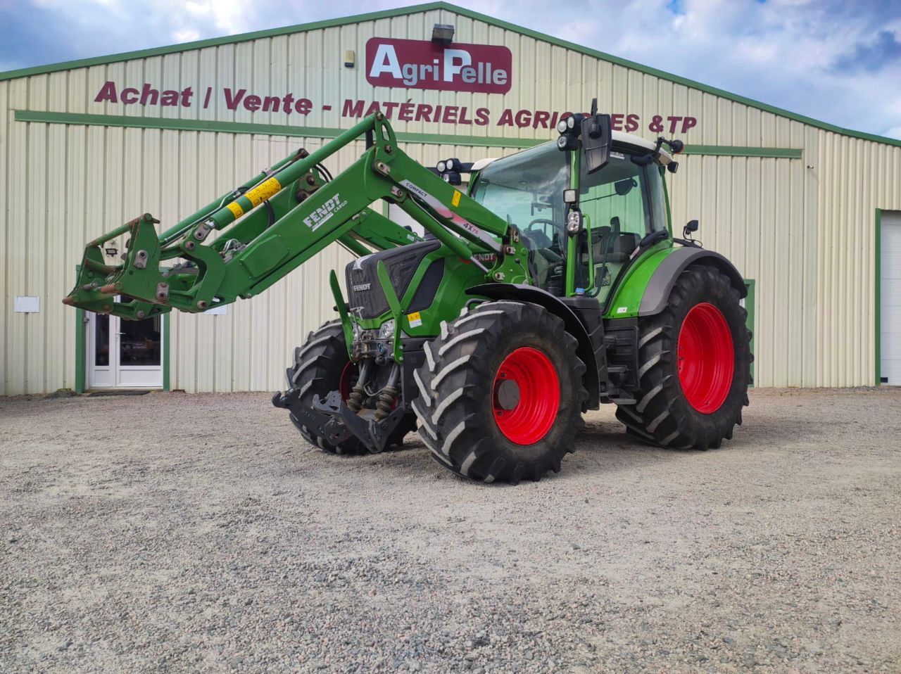 E-FARM: Fendt 313 Vario - Tractor - id KDT9V7Z - €89,000 - Year of construction: 2021 - Engine hours: 2,836,Engine power (HP): 130,France