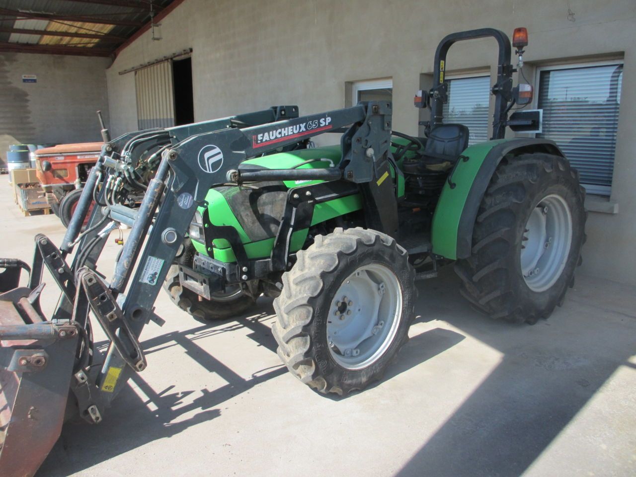 E-FARM: Deutz-Fahr Agrolux 320 - Tractor - id RRDQ17A - Year of construction: 2014 - Engine hours: 3,127,France