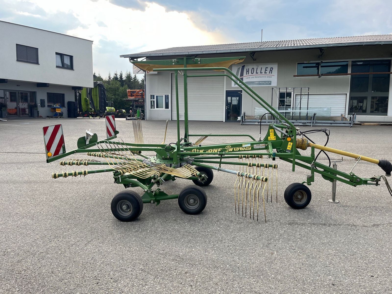 E-FARM: Krone Swadro 46 T - Tedder - id CAVAQQA - €5,743 - Year of construction: 2011 - Austria