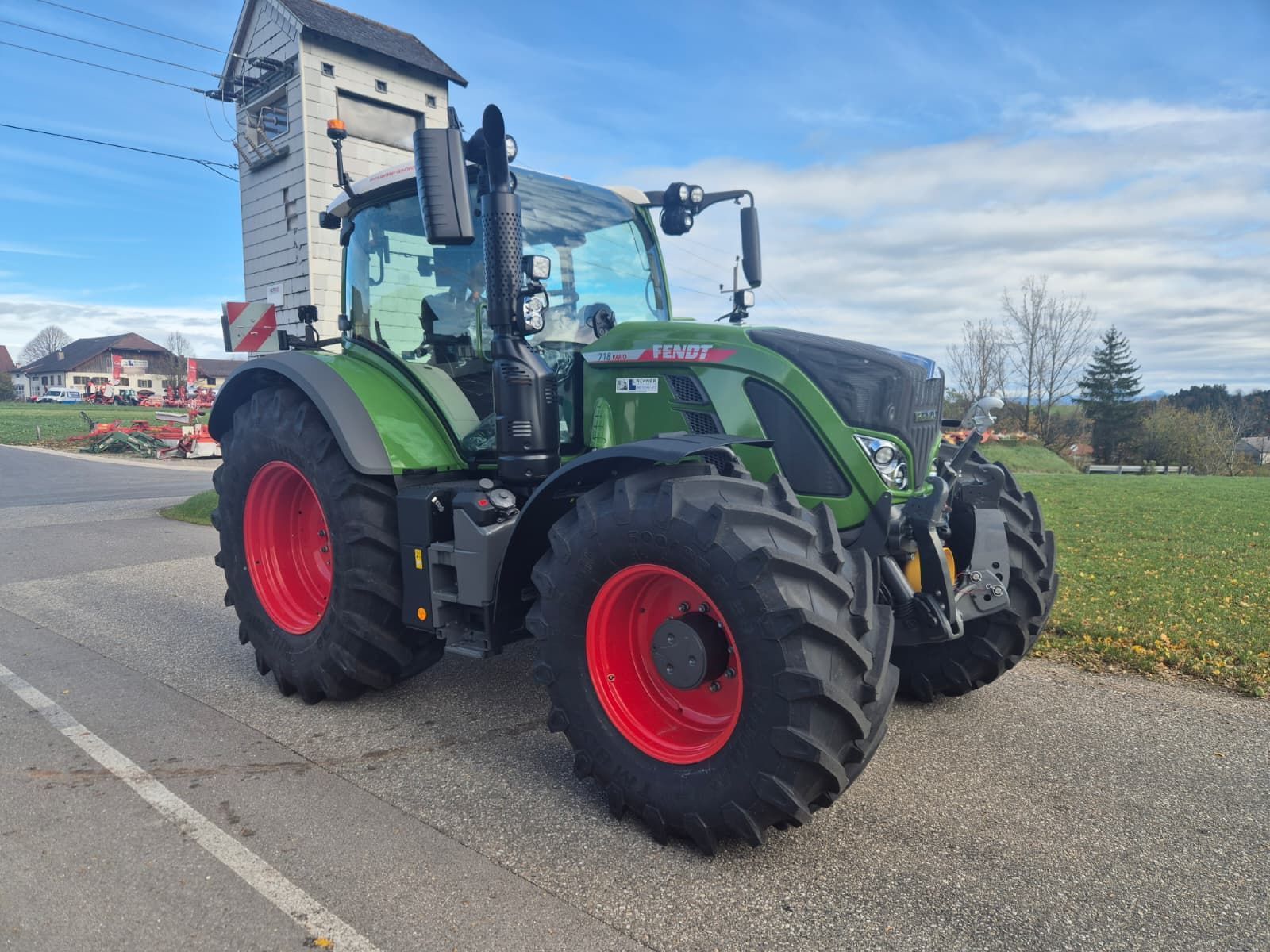 Fendt 718 Vario Profi Traktor 192 500 EUR