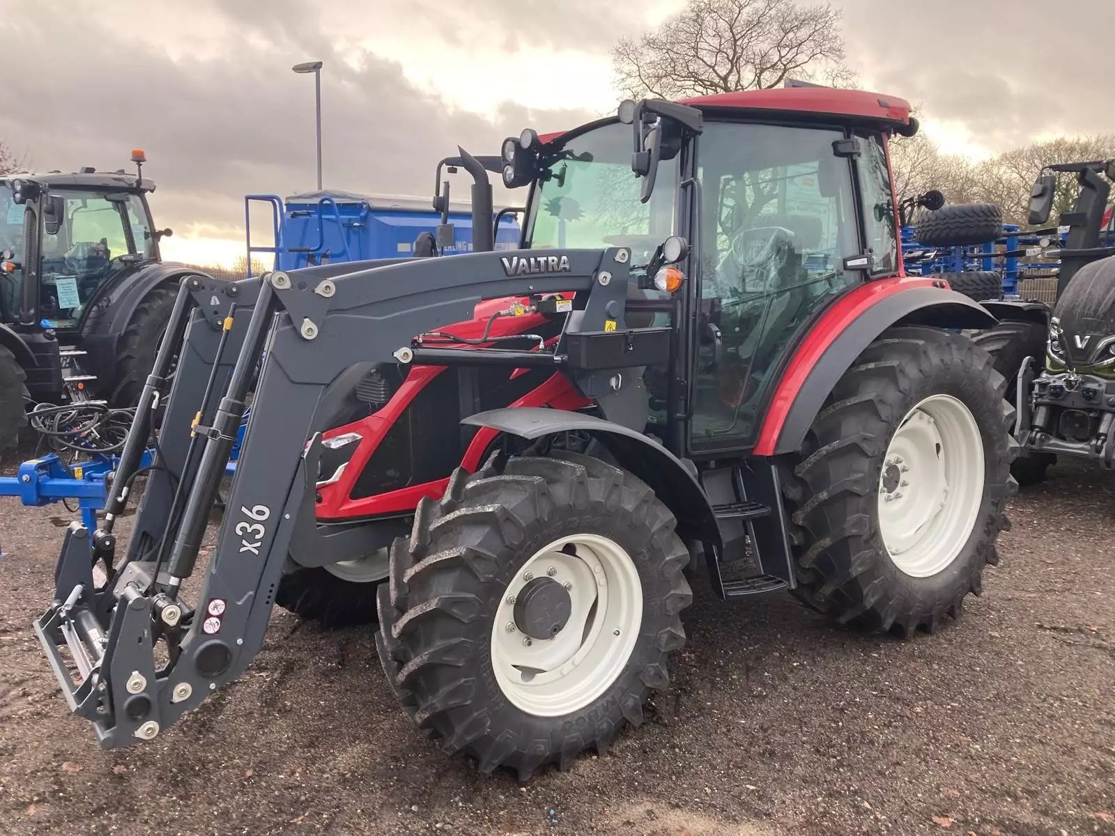 E-FARM: Valtra A85 - Tracteur - id RLGZ2TP - Année: 2024 - Allemagne