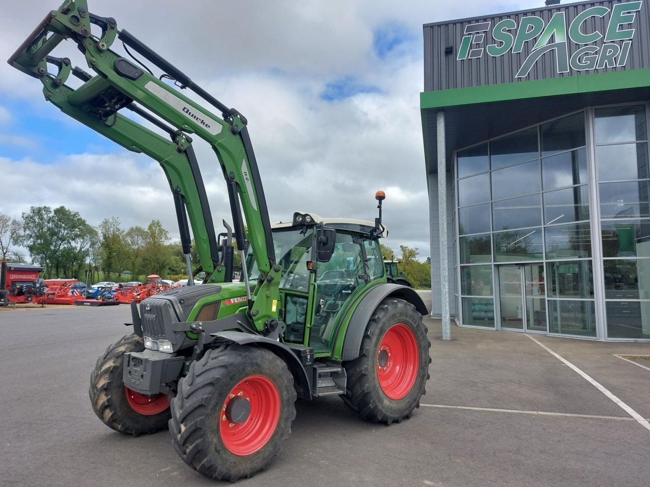 Fendt 208 Vario Tractor €62,000