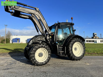 E-FARM: Valtra N114e - Tractor - id HVE8W9A - €55,000 - Year of construction: 2018 - Engine hours: 4,086,Engine power (HP): 115,France