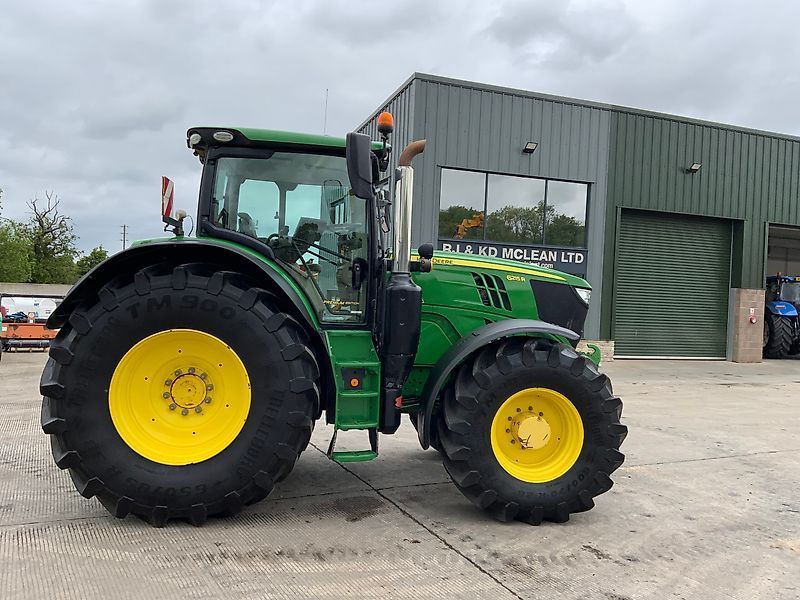 John Deere 6215 R Tractor €105,643
