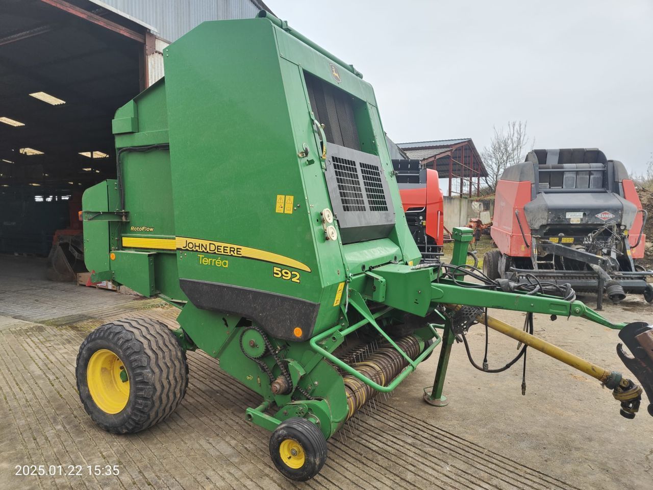 E-FARM: John Deere 592 - Ballenpresse - id F2SEPU8 - 14.000 € - Baujahr: 2006 - Ballenanzahl: 33.000,Frankreich