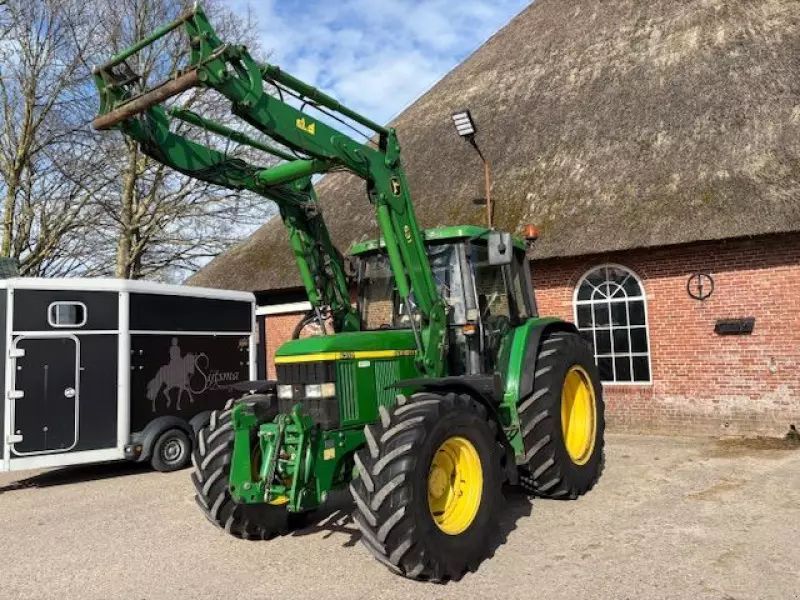 John Deere 6310 Traktor