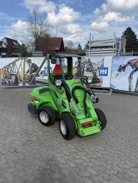 Avant kompaktlader 423 Csúszókerekes rakodógép 24 999 EUR