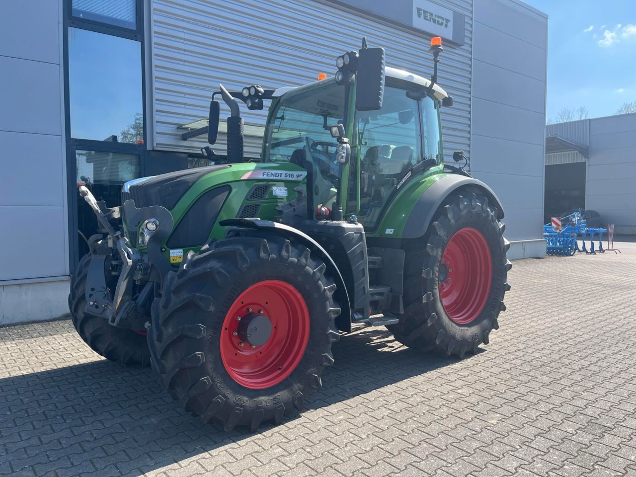 E-FARM: Fendt 516 Vario - Traktor - id L7DUP3D - 112.000 € - Baujahr: 2021 - Abgelesene Motorstunden: 3.060,Motorleistung (PS): 160,Frankreich