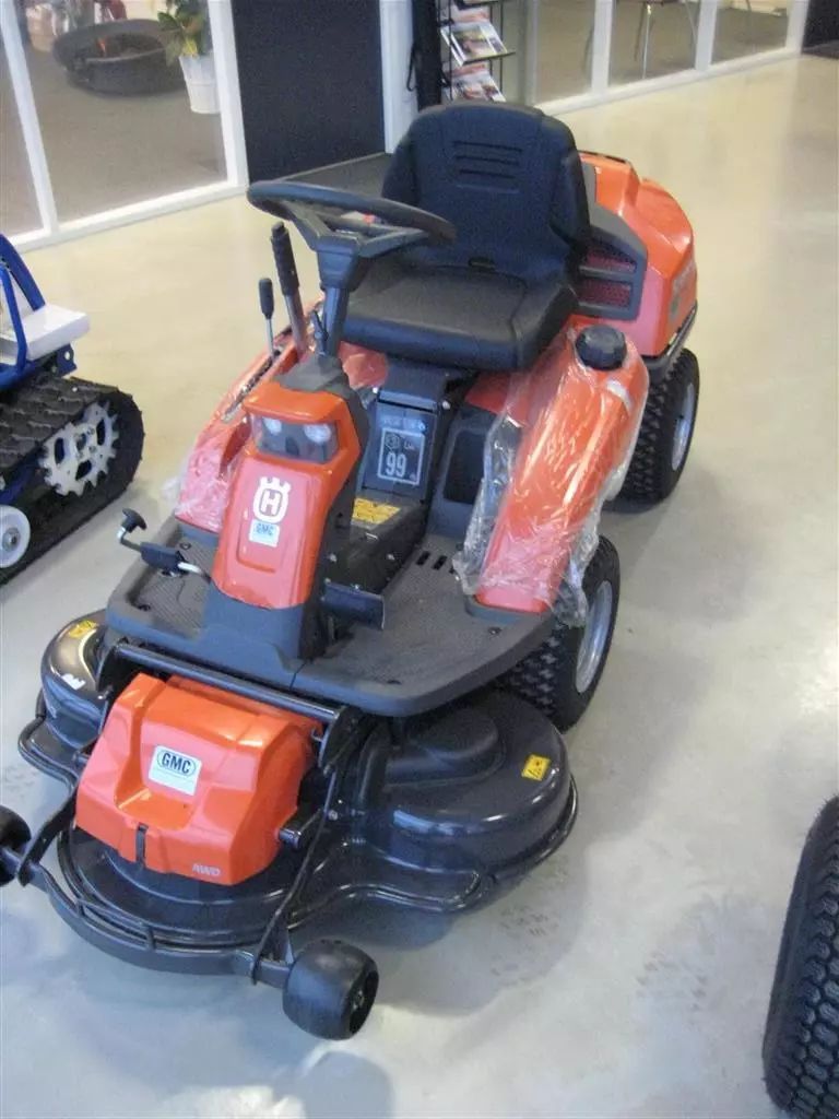 Husqvarna R 216T AWD Fűnyíró 5041 EUR