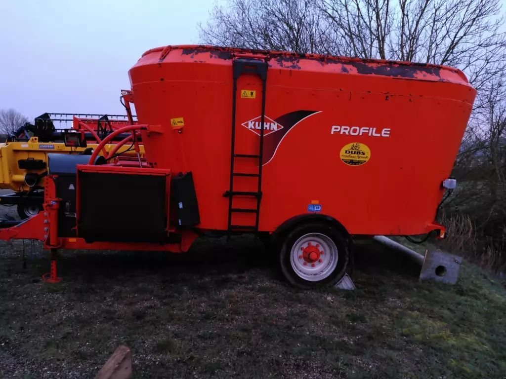 E-FARM: Kuhn profil 1880 - Mixer feeder - id QHCNDSM - €25,000 - Year of construction: 2011 - France