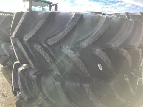 Firestone 650/85r38 Wheel and track €8,250