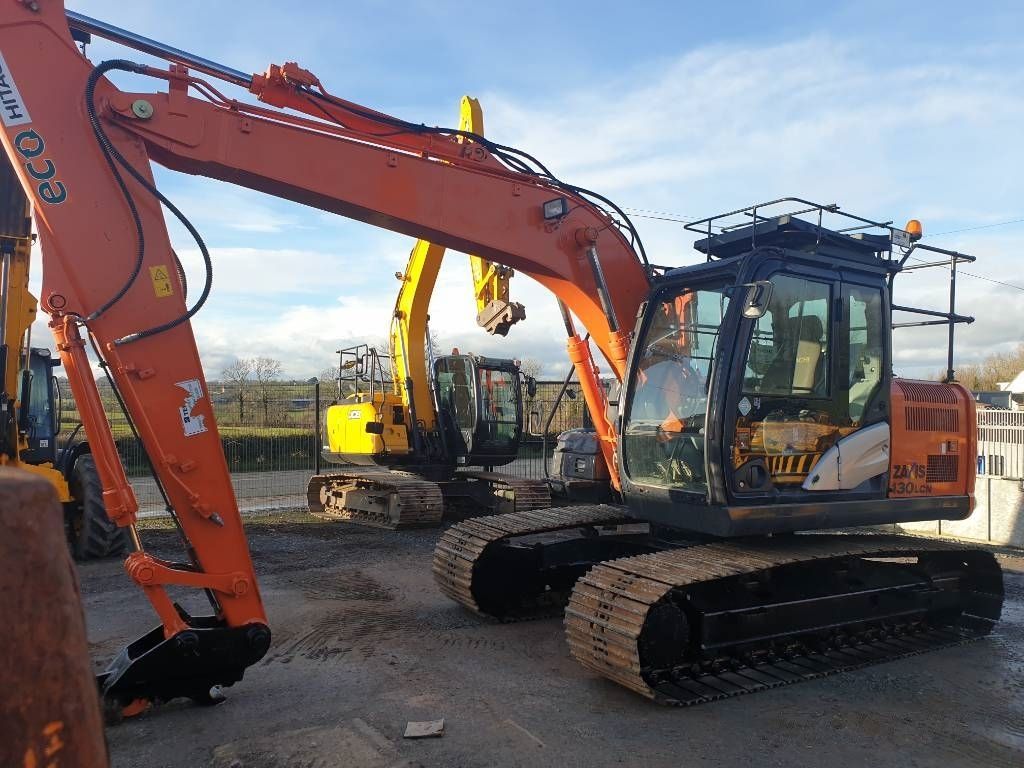 Hitachi zx130-5 Crawler excavator €56,381