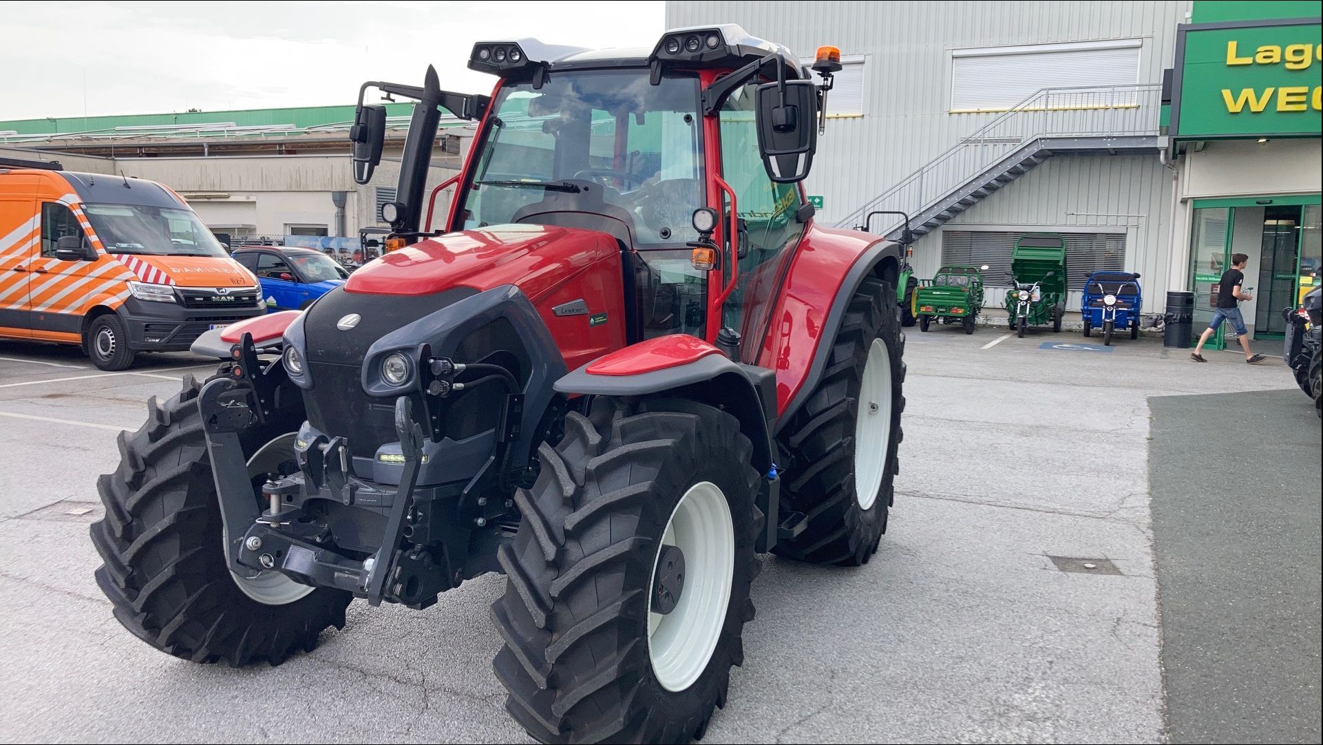 E-FARM: Lindner Lintrac 95 LS - Τρακτέρ - id KBQSSGW - 78.673 € - Χρονία: 2022 - Μετρητής ωρών: 300,Ισχύς κινητήρα: 102,Αυστρία