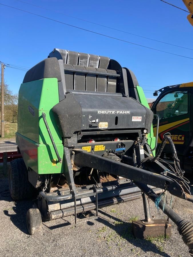 E-FARM: Deutz-Fahr VariMaster 590 - Presse à balles - id DWM1NKC - 15 000 € - Année: 2012 - Balles produites: 19 000,France