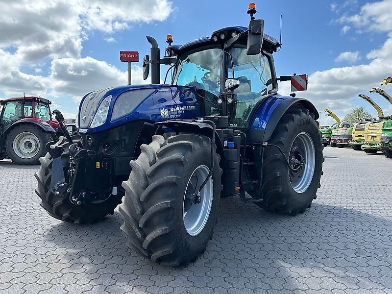 E-FARM: New Holland T7.300 - Traktor - id YUMP8QR - 177 500 € - Rok produkcji: 2023 - Motogodziny: 933,Moc silnika: 300,Niemcy