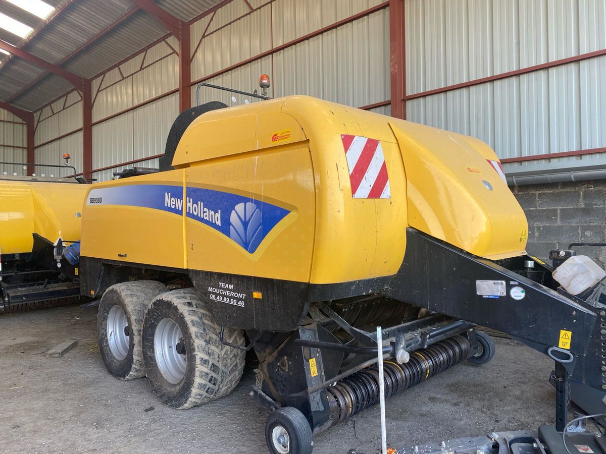E-FARM: New Holland BB 9080 R - Empacadora - id IYCK6RQ - 49.000 € - Año: 2009 - Las balas producidas: 58.680,Francia