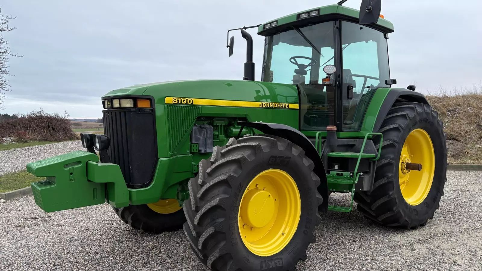 John Deere 8100 Traktor 36 799 €