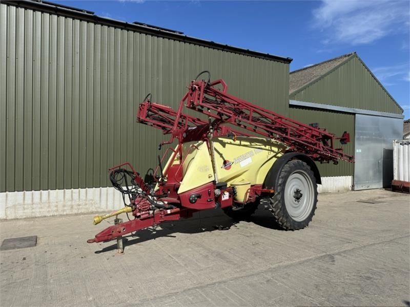 E-FARM: Hardi NAVIGATOR 3000 - Postřikovač - id YNX5LFZ - 10 964 € - Rok výroby: 2010 - Spojené království