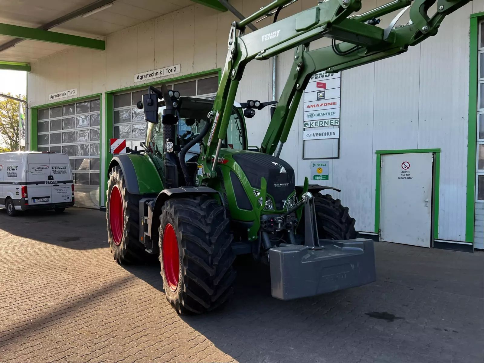 E-FARM: Fendt 724 Vario - Tracteur - id H3SKZGW - 199 000 € - Année: 2023 - Lecture du nombre d'heure: 2 100,Puissance du moteur (chevaux): 240,Allemagne