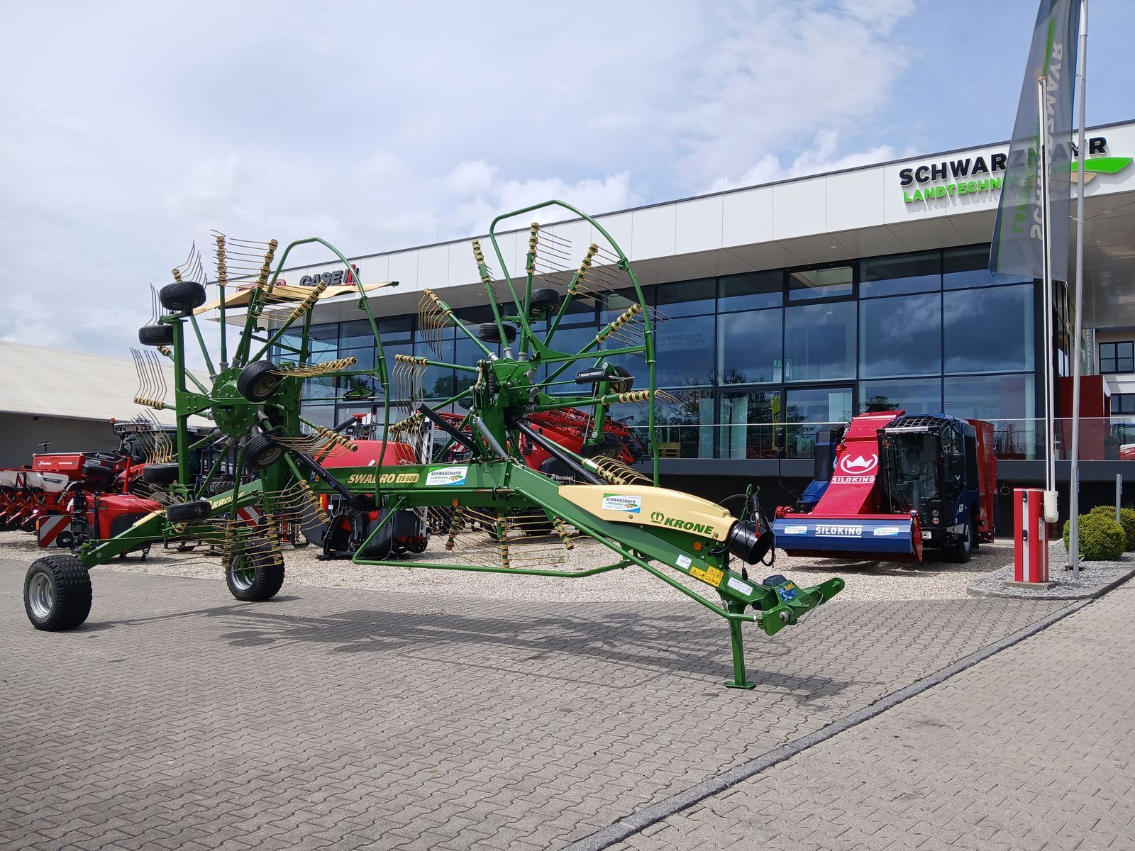 E-FARM: Krone Swadro TS 680 - Karuzelowy przetrząsacz do siana - id CBGNBRZ - 16 584 € - Rok produkcji: 2017 - Austria