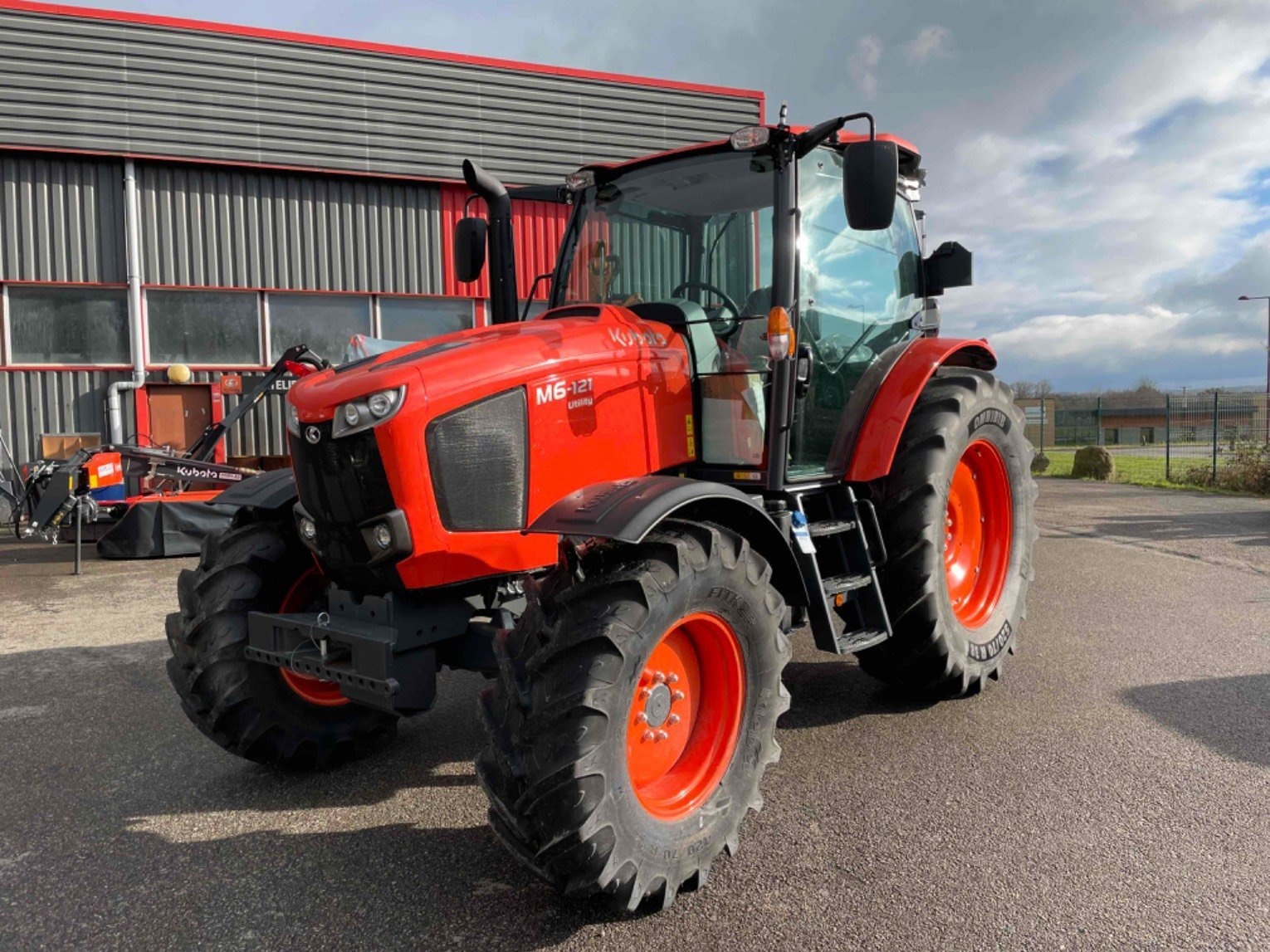 Kubota M6-101 tractor €75,000