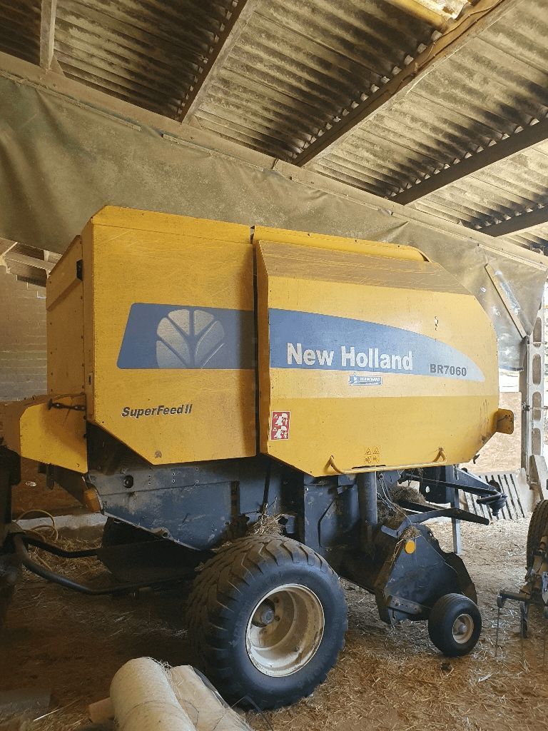 E-FARM: New Holland BR7060 Crop Cutter - Ballenpresse - id WKKCWGN - 8.600 € - Baujahr: 2012 - Ballenanzahl: 18.000,Frankreich
