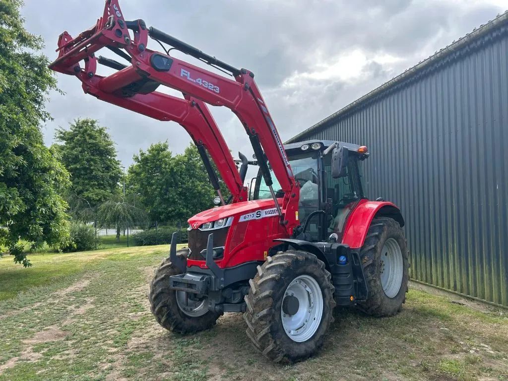 E-FARM: Massey Ferguson 6713 - Tracteur - id HVS8SAR - 75 000 € - Année: 2020 - Lecture du nombre d'heure: 3 100,Puissance du moteur (chevaux): 130,France