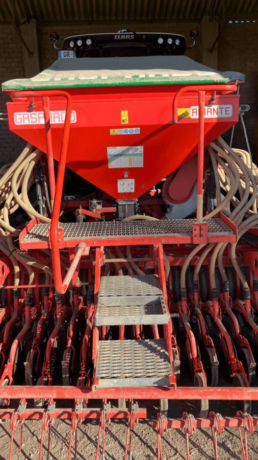 E-FARM: Maschio herse rotative + semoir - Erpice rotante - id TFKGRVN - 14.000 € - Anno di costruzione: 2008 - Francia