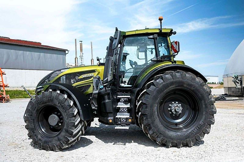 Valtra Q305 Traktor 169 000 EUR